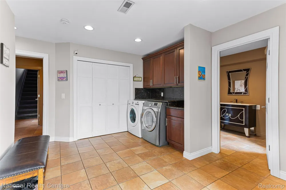 1100 Clearwater Boulevard White Lake Charter Township, MI 48386