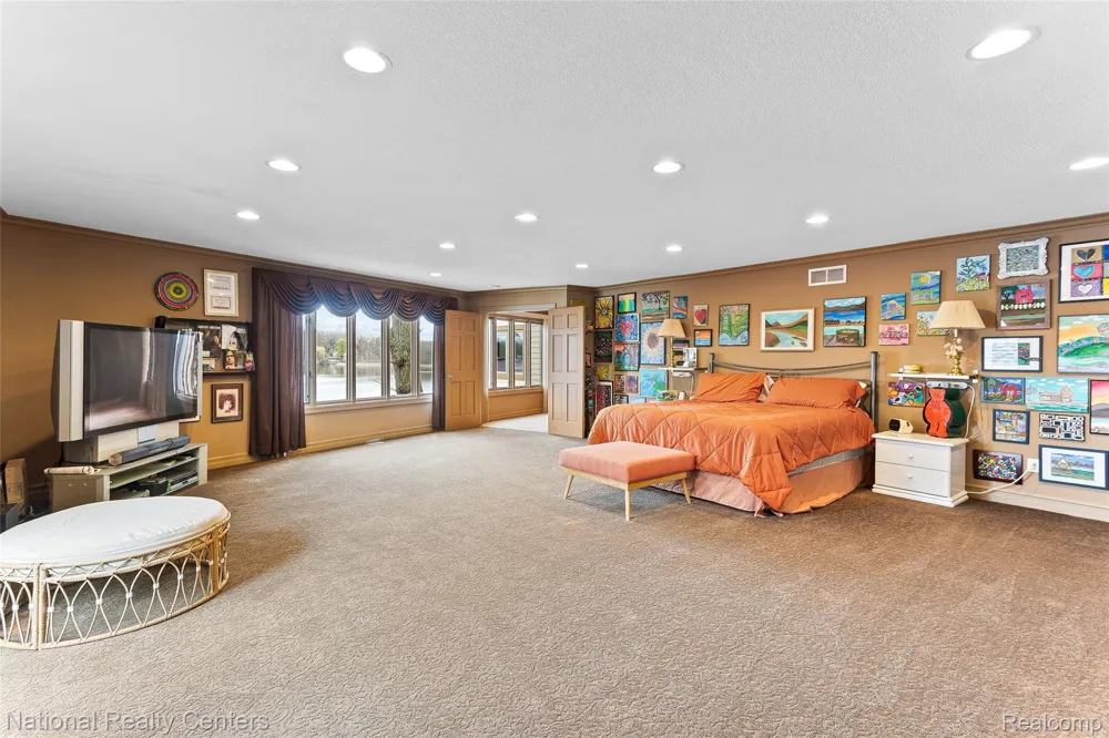 1100 Clearwater Boulevard White Lake Charter Township, MI 48386