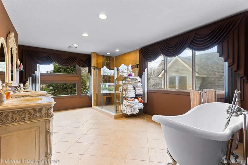 1100 Clearwater Boulevard White Lake Charter Township, MI 48386