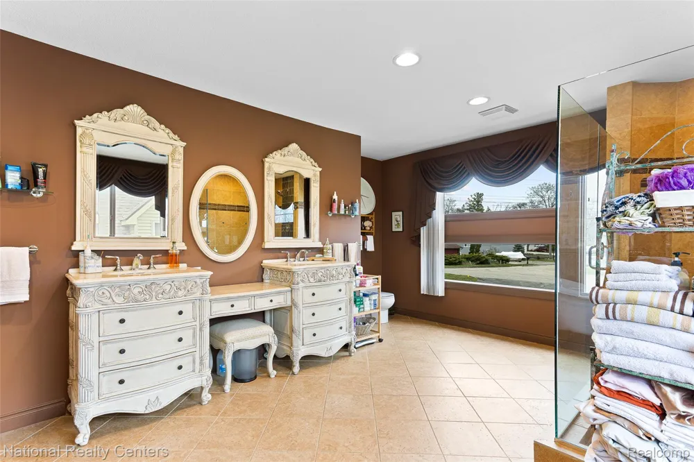 1100 Clearwater Boulevard White Lake Charter Township, MI 48386