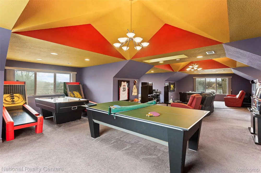 1100 Clearwater Boulevard White Lake Charter Township, MI 48386