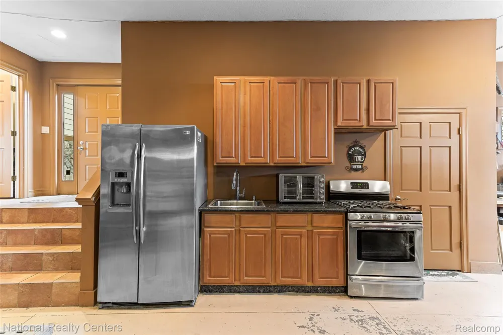 1100 Clearwater Boulevard White Lake Charter Township, MI 48386