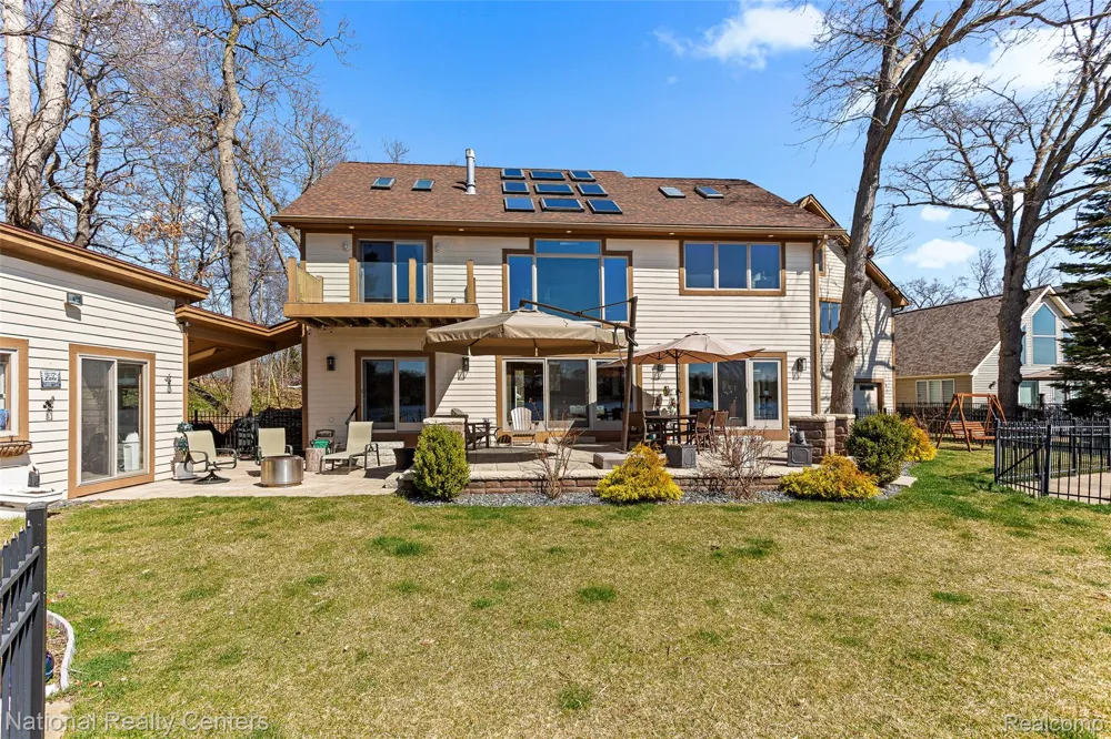 1100 Clearwater Boulevard White Lake Charter Township, MI 48386