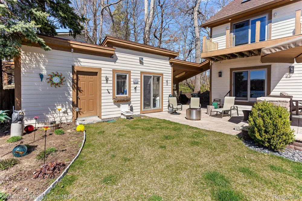 1100 Clearwater Boulevard White Lake Charter Township, MI 48386
