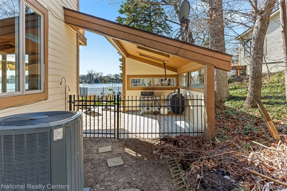1100 Clearwater Boulevard White Lake Charter Township, MI 48386