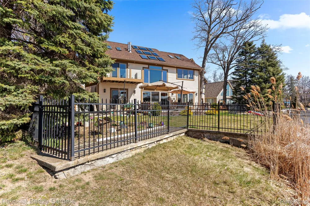 1100 Clearwater Boulevard White Lake Charter Township, MI 48386