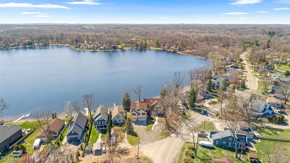 1100 Clearwater Boulevard White Lake Charter Township, MI 48386