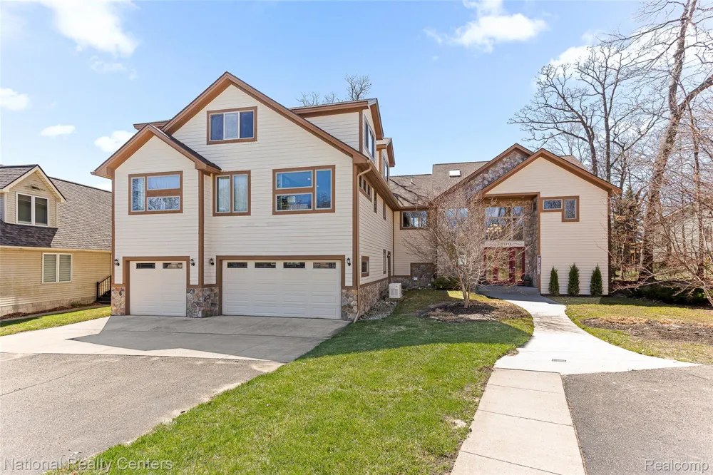 1100 Clearwater Boulevard White Lake Charter Township, MI 48386