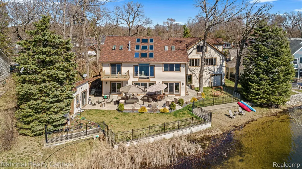1100 Clearwater Boulevard White Lake Charter Township, MI 48386