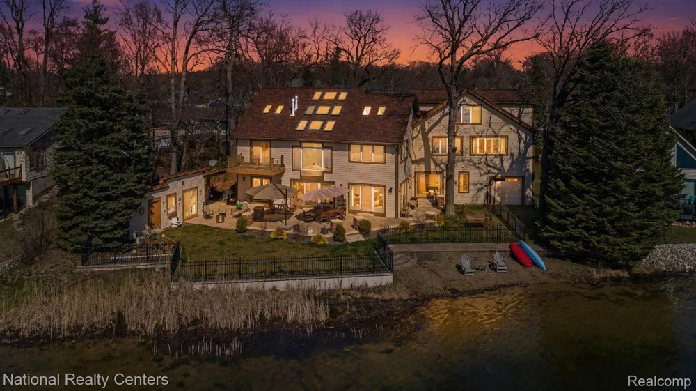 1100 Clearwater Boulevard White Lake Charter Township, MI 48386