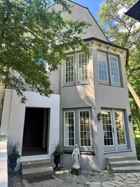 5409 Bristol Parke Drive Independence Charter Township, MI 48348