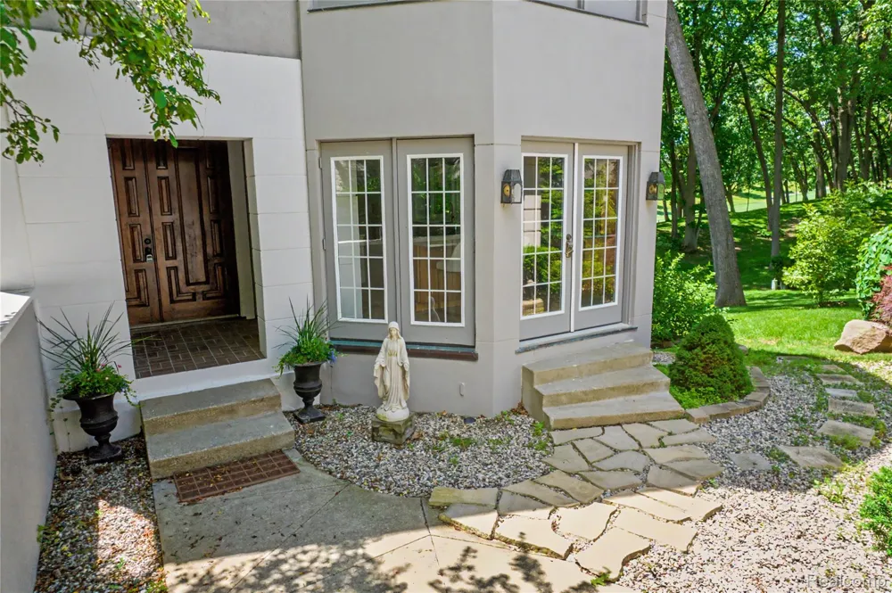 5409 Bristol Parke Drive Independence Charter Township, MI 48348
