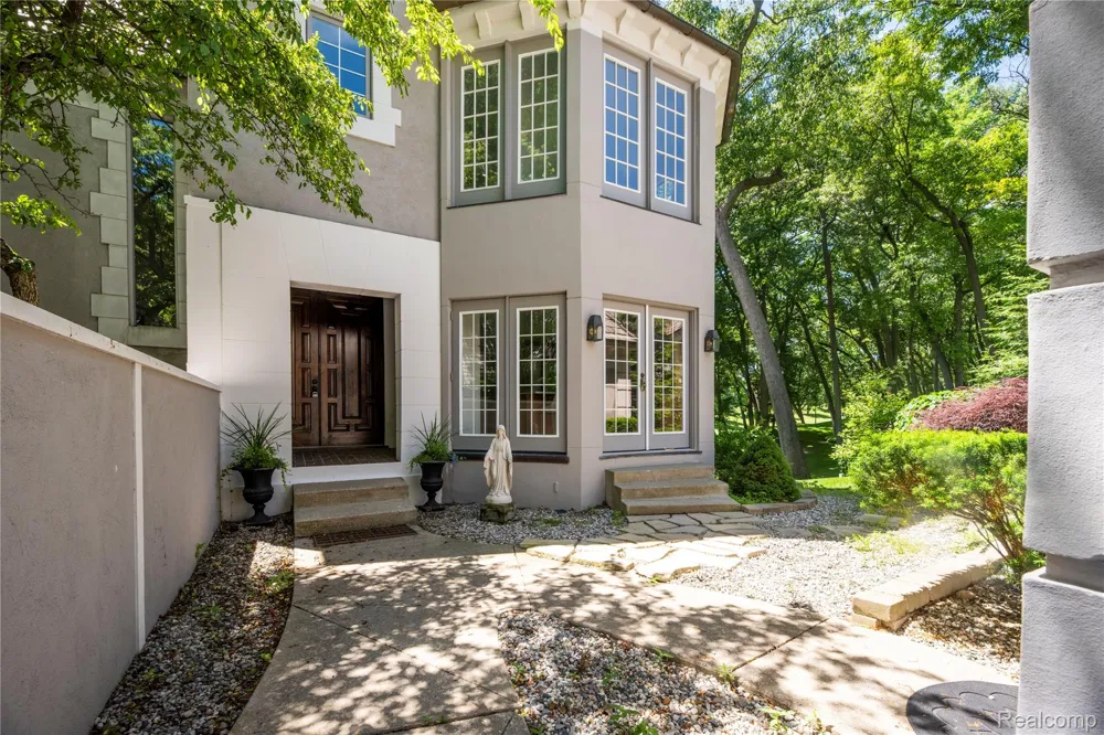 5409 Bristol Parke Drive Independence Charter Township, MI 48348