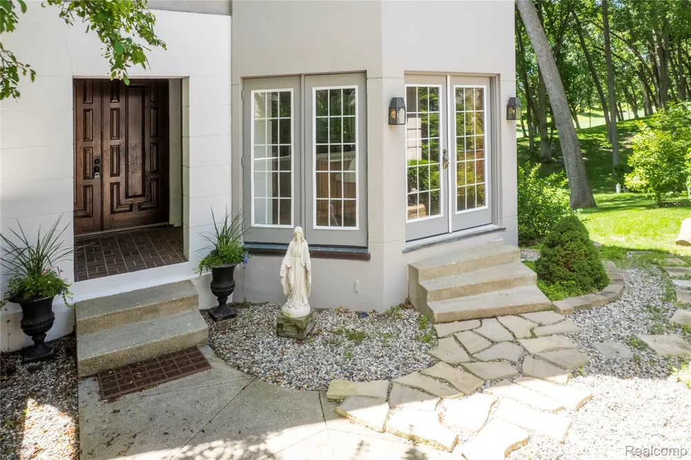 5409 Bristol Parke Drive Independence Charter Township, MI 48348