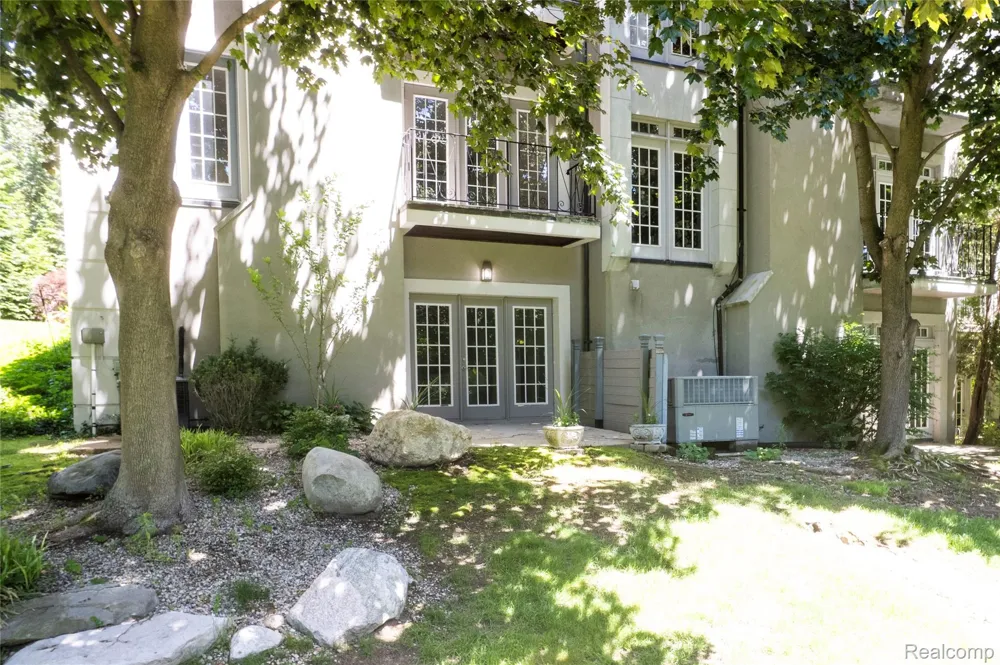 5409 Bristol Parke Drive Independence Charter Township, MI 48348