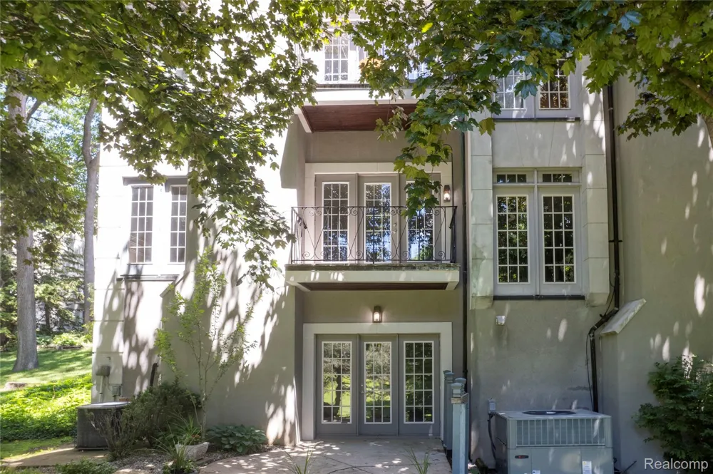 5409 Bristol Parke Drive Independence Charter Township, MI 48348