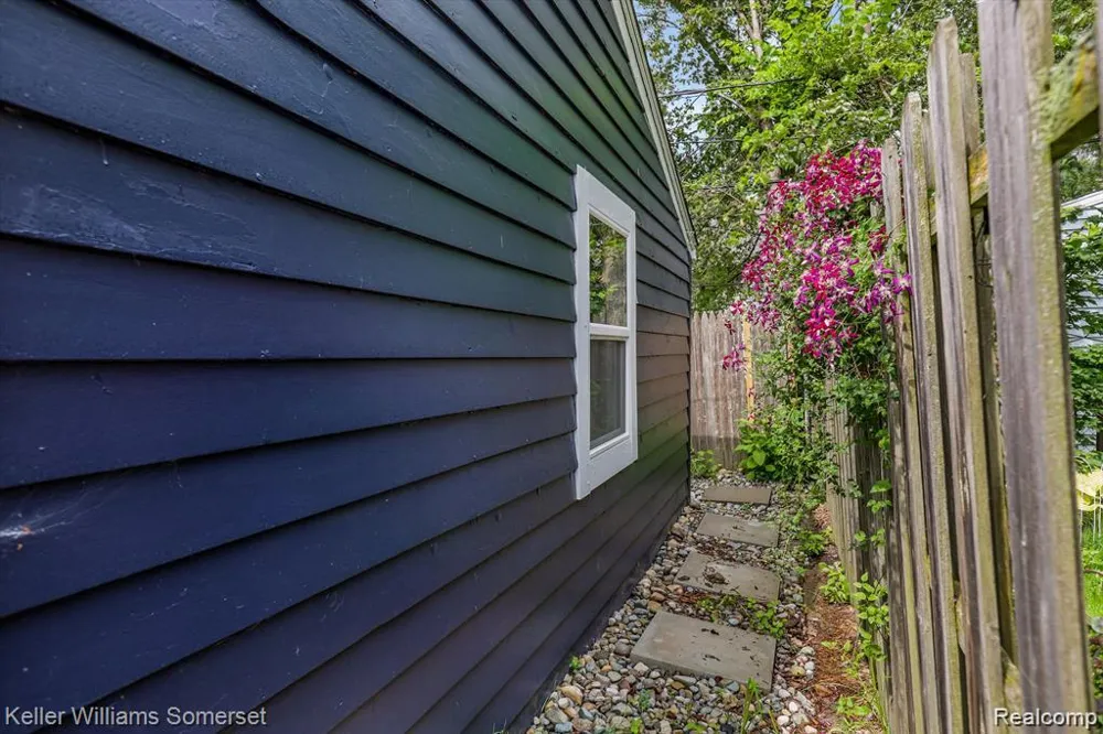22463 Donald Avenue Eastpointe City, MI 48021