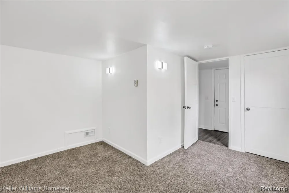 22463 Donald Avenue Eastpointe City, MI 48021