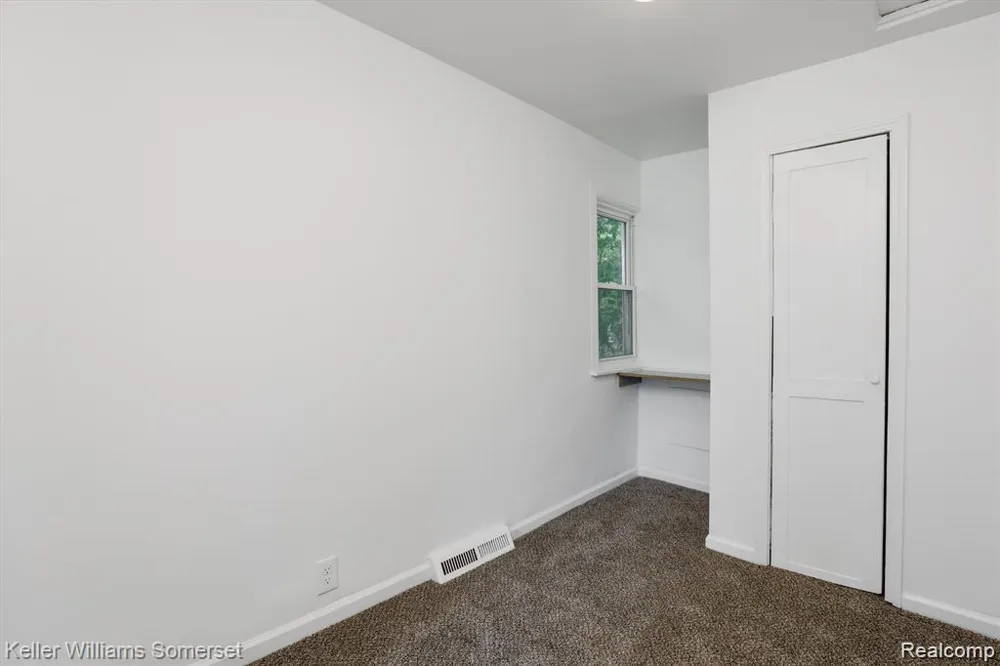 22463 Donald Avenue Eastpointe City, MI 48021