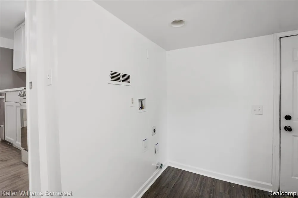 22463 Donald Avenue Eastpointe City, MI 48021