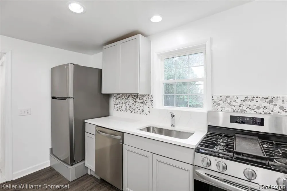 22463 Donald Avenue Eastpointe City, MI 48021