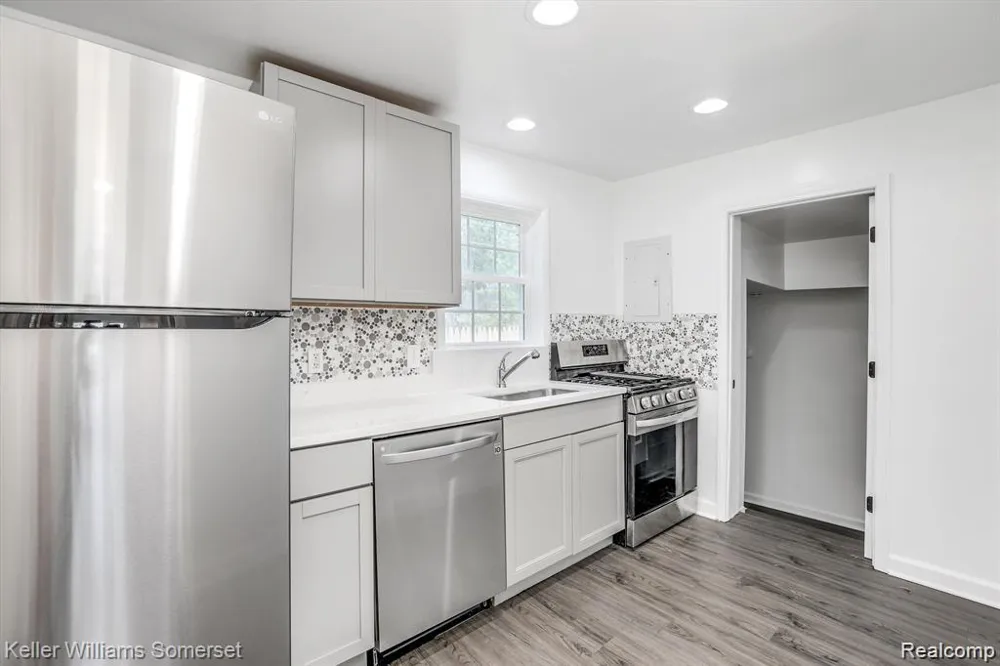22463 Donald Avenue Eastpointe City, MI 48021