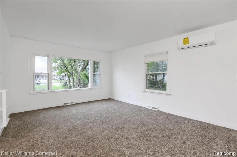 22463 Donald Avenue Eastpointe City, MI 48021