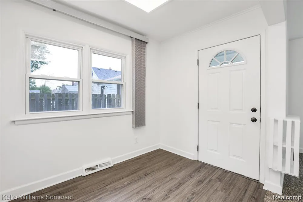 22463 Donald Avenue Eastpointe City, MI 48021