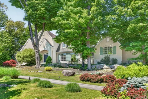 10 Greenwich Avenue