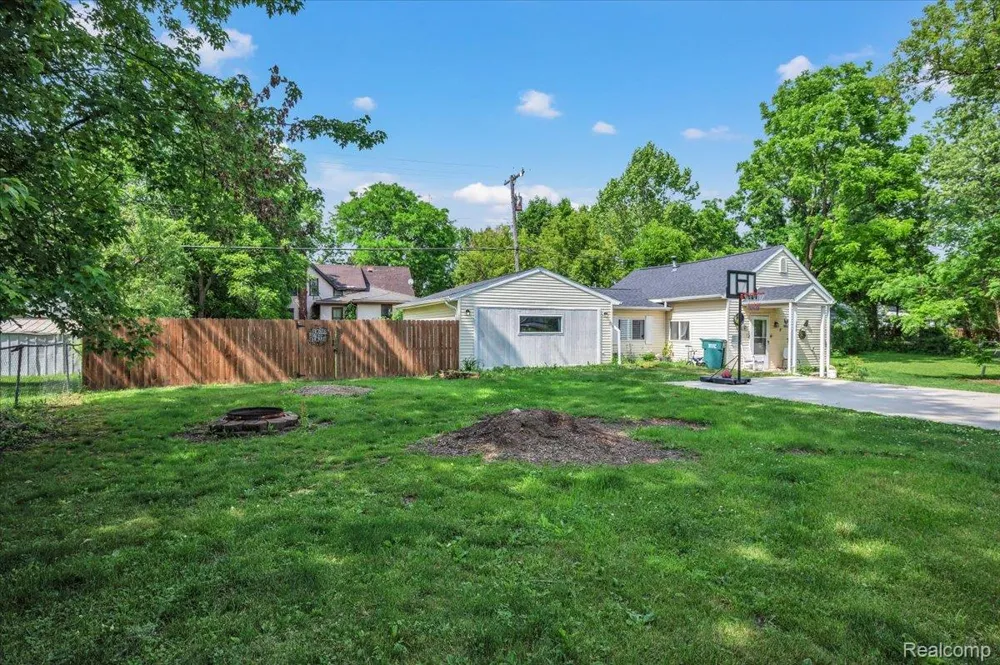 394 S Elm Street Lapeer City, MI 48446