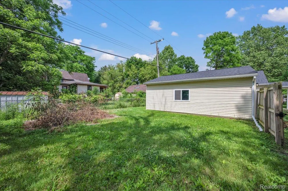394 S Elm Street Lapeer City, MI 48446
