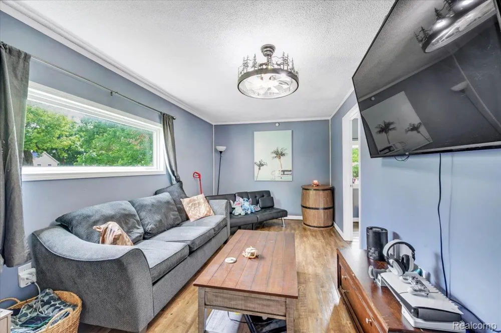 394 S Elm Street Lapeer City, MI 48446