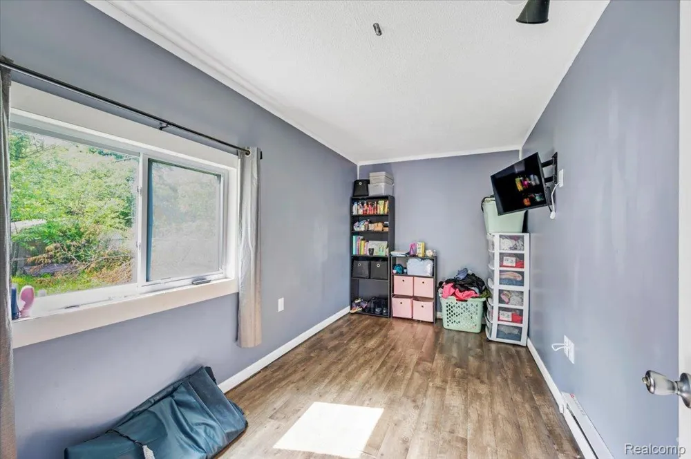 394 S Elm Street Lapeer City, MI 48446