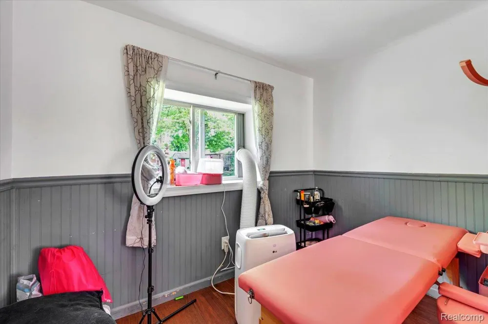 394 S Elm Street Lapeer City, MI 48446