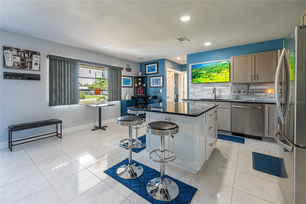 5760 3RD AVENUE St Petersburg, FL 33710