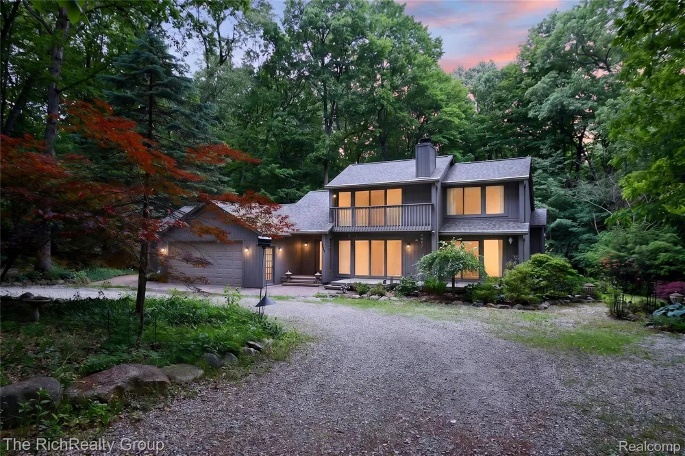 2300 Stoney Bluff Milford Charter Township, MI 48381