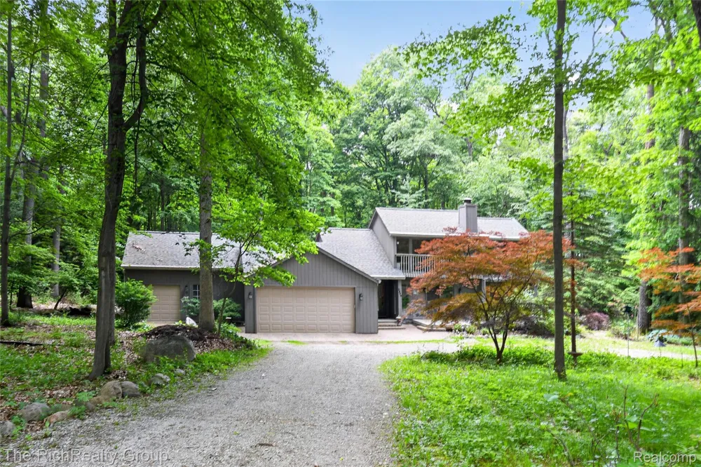 2300 Stoney Bluff Milford Charter Township, MI 48381