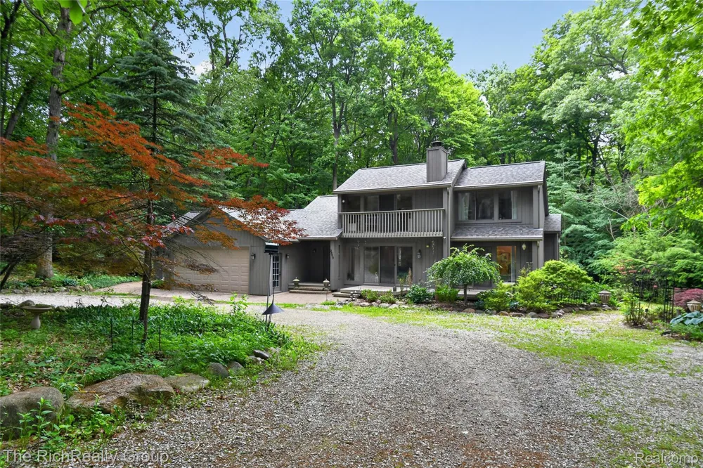 2300 Stoney Bluff Milford Charter Township, MI 48381