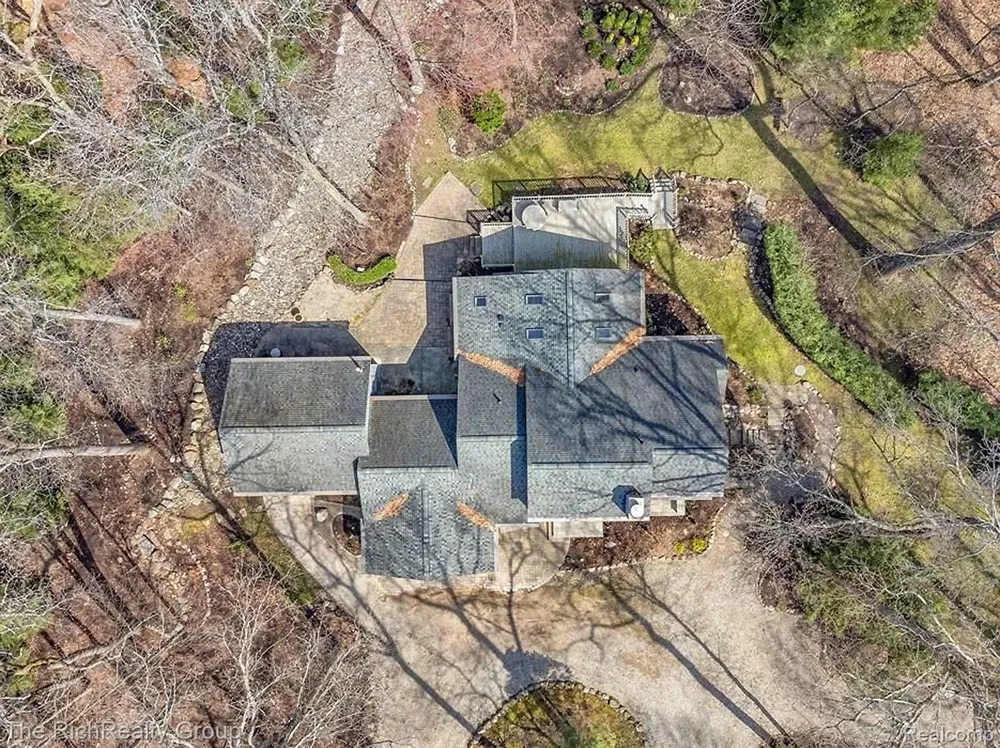 2300 Stoney Bluff Milford Charter Township, MI 48381