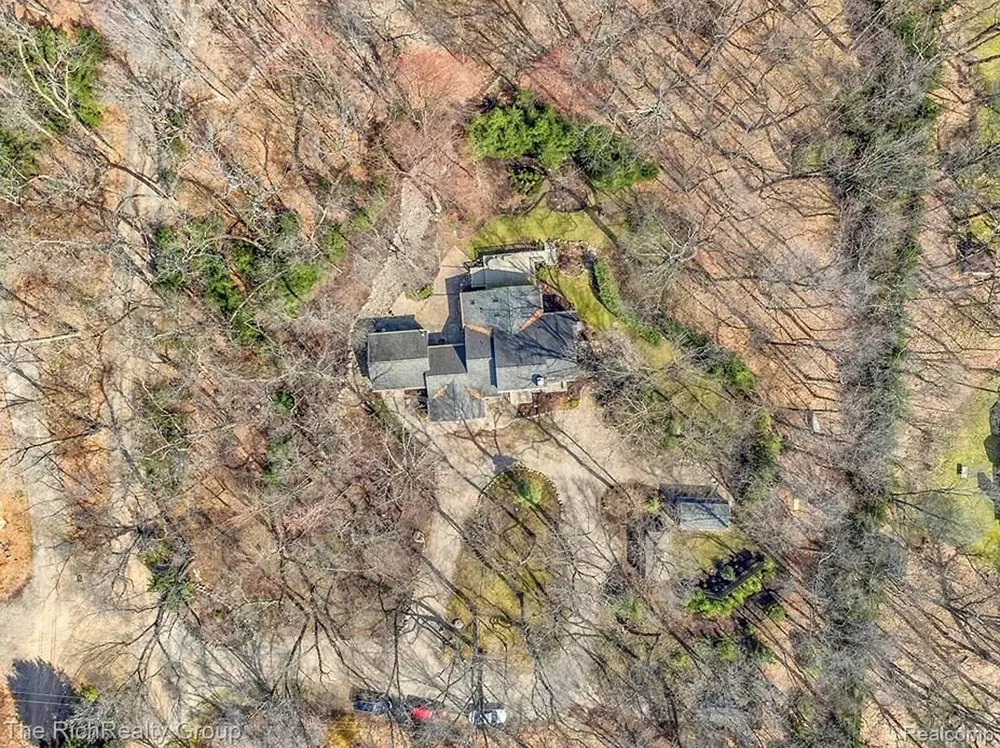 2300 Stoney Bluff Milford Charter Township, MI 48381