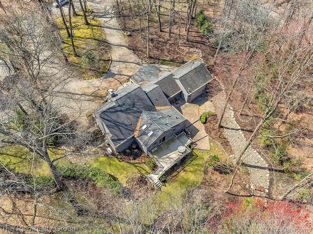 2300 Stoney Bluff Milford Charter Township, MI 48381