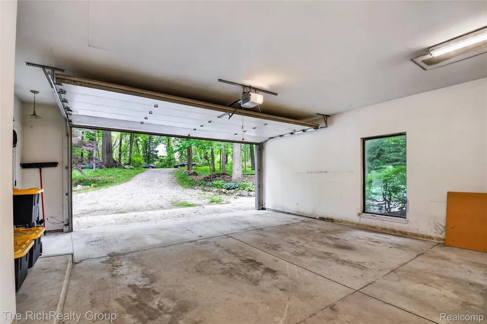 2300 Stoney Bluff Milford Charter Township, MI 48381