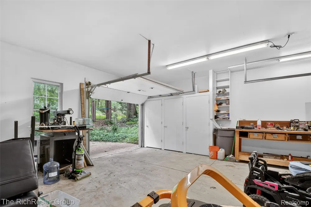 2300 Stoney Bluff Milford Charter Township, MI 48381