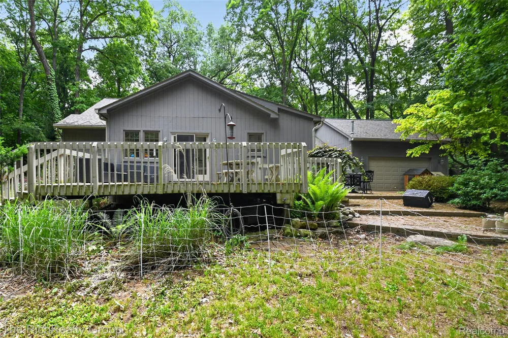 2300 Stoney Bluff Milford Charter Township, MI 48381