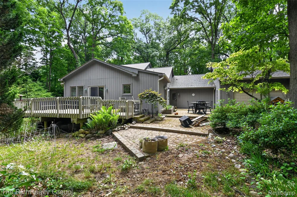 2300 Stoney Bluff Milford Charter Township, MI 48381