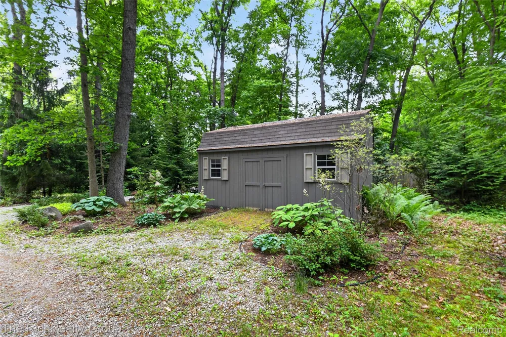 2300 Stoney Bluff Milford Charter Township, MI 48381