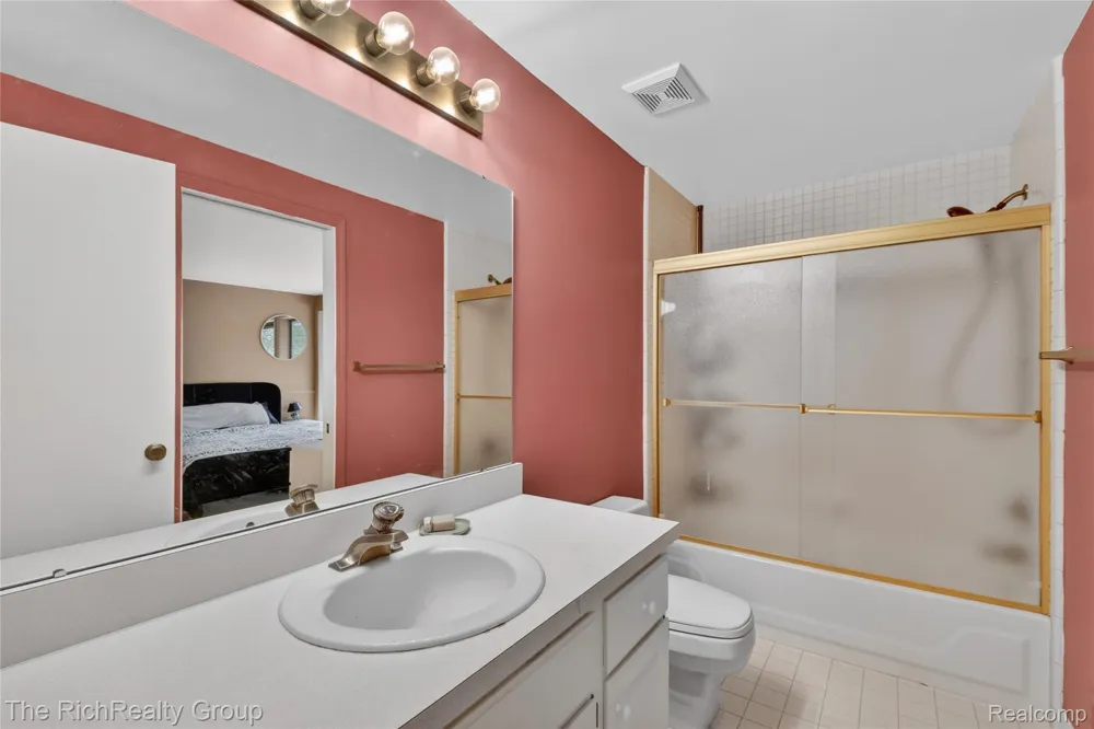2300 Stoney Bluff Milford Charter Township, MI 48381