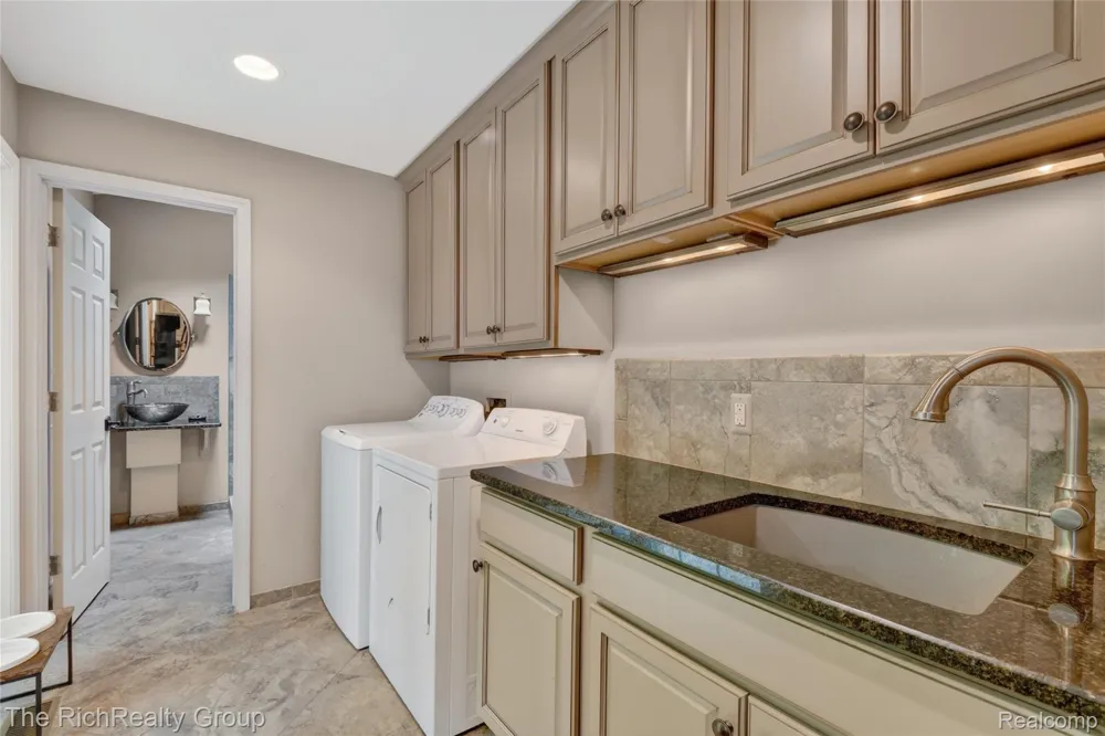 2300 Stoney Bluff Milford Charter Township, MI 48381