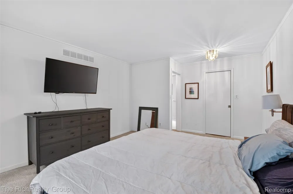 2300 Stoney Bluff Milford Charter Township, MI 48381