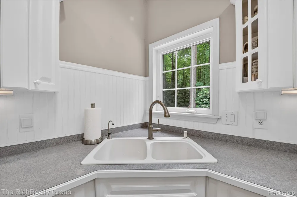 2300 Stoney Bluff Milford Charter Township, MI 48381